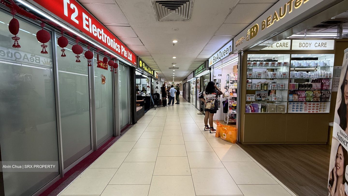 Lucky Plaza (D9), Retail #537516181